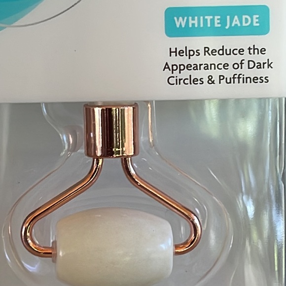 NWT White Jade Facial Roller 🌸 Helps Reduce the Appearance of Dark Circles - Picture 4 of 5